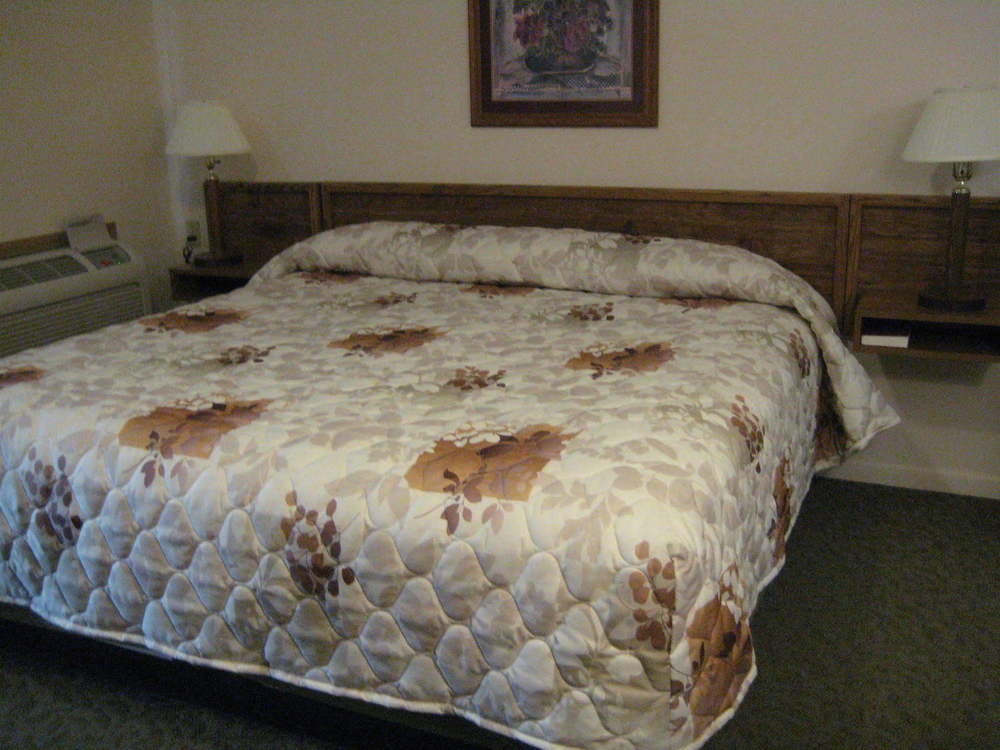 Trade Winds Motel Valentine Bagian luar foto