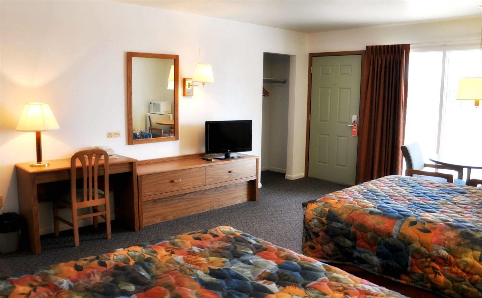 Trade Winds Motel Valentine Bagian luar foto